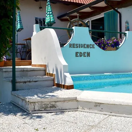Eden Bed & Breakfast *