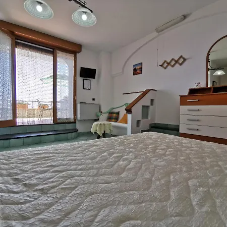 Eden Bed & Breakfast *