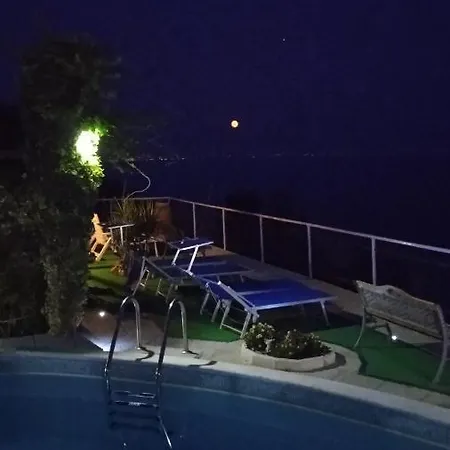 Eden Bed and Breakfast 4*